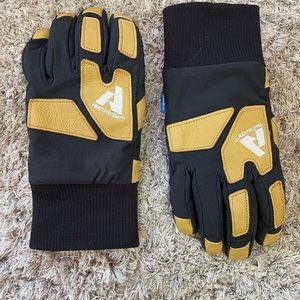 Eddie Bauer winter gloves.